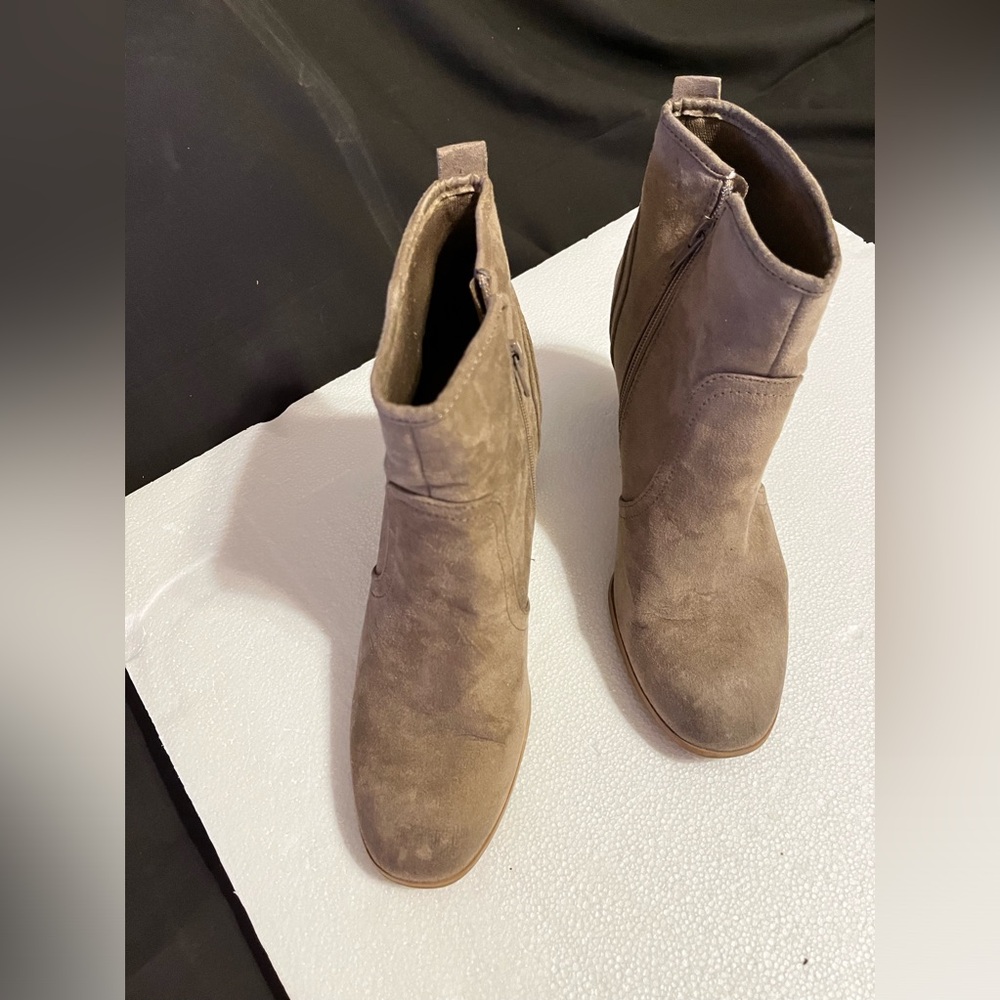 Suede-look bootie. Size 9